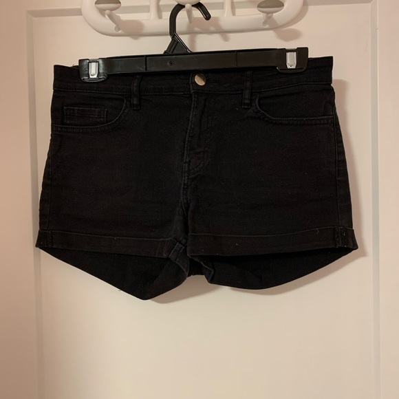 Black Jean Shorts - H&M - Picture 2 of 6